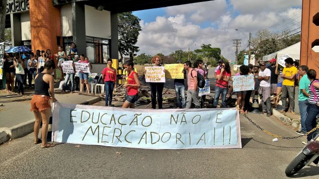 Professores da Uefs aprovam paralisações para esta semana e greve geral em novembro