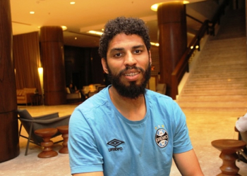 Wallace acredita na evolução do Grêmio após vencer o Vitória em Salvador