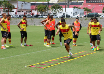 Vitória terá três mudanças para encarar o Atlético-PR