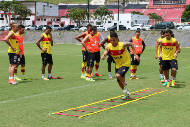 Vitória terá três mudanças para encarar o Atlético-PR