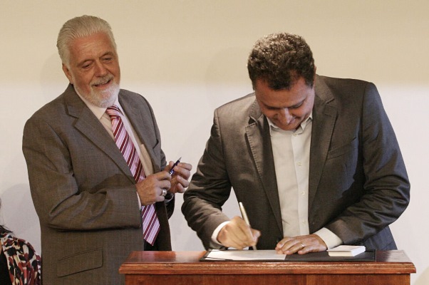 Rui dá posse a Jaques Wagner no Conselho de Desenvolvimento Econômico e Social