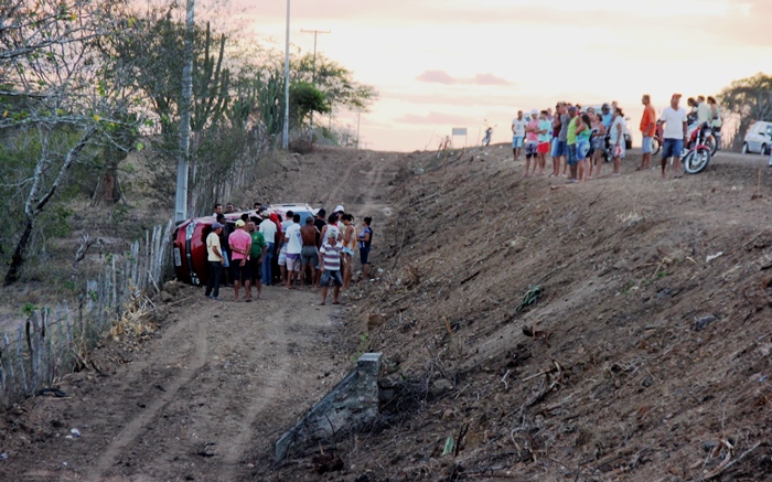 Empresa Augúrio responsável pela reforma da pista pede que os motoristas trafeguem com baixa velocidade | Foto: Raimundo Mascarenhas