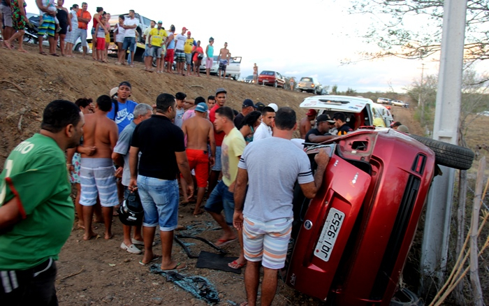 Coité – Casal e filho ficam feridos em capotamento na BA 120