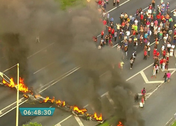 Grupos protestam em 15 estados e no DF contra a PEC que limita gastos