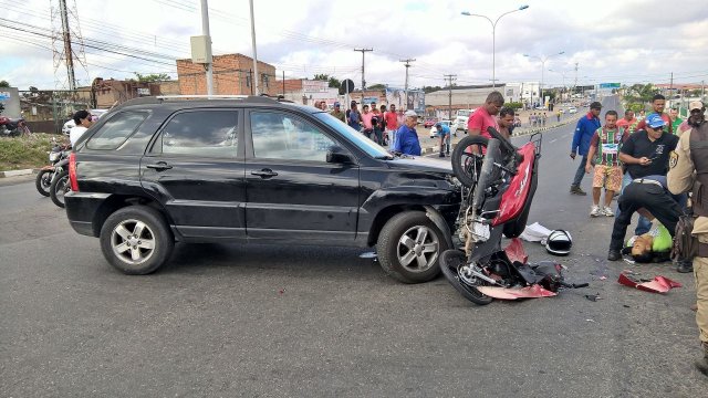 Jovem de 27 anos morre após colisão entre carro e cinquentinha em Feira de Santana