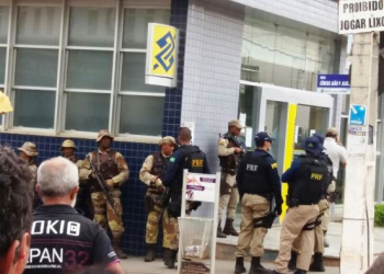 Bandidos fazem reféns neste momento no Banco do Brasil de Seabra