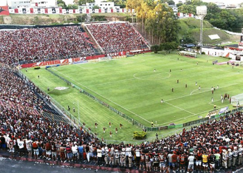 Barradão completa 30 anos e Vitória precisa dele para fugir da Série B