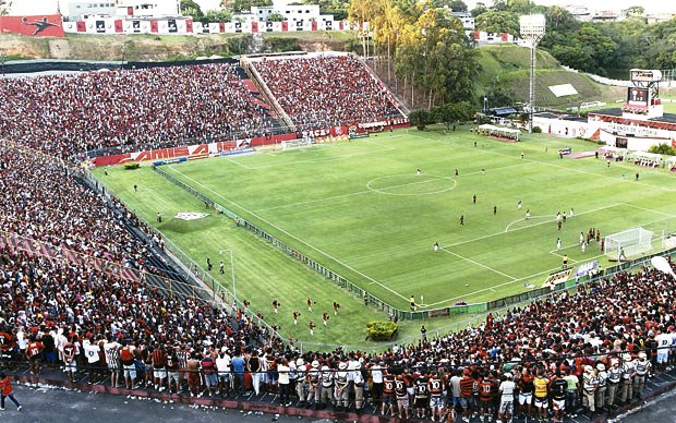 Barradão completa 30 anos e Vitória precisa dele para fugir da Série B