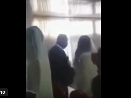 Amante invade casamento usando vestido igual ao da noiva; veja o vídeo
