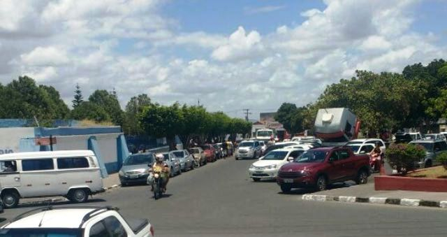 Quatro pessoas são baleadas em frente a cemitério após sepultamento