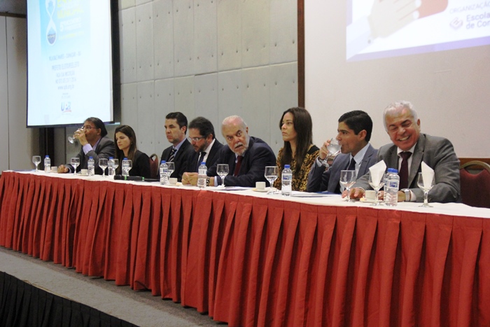 Prefeito reeleito e anfitrião ACM Neto fez parte da mesa, assim como Maria Quitéria presidente da UPB e prefeita de Cardeal da Silva | Foto: Raimundo Mascarenhas