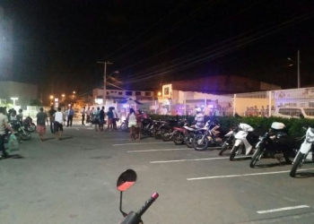 Feira: jovem morre e outro fica ferido após serem baleados em estacionamento de shopping