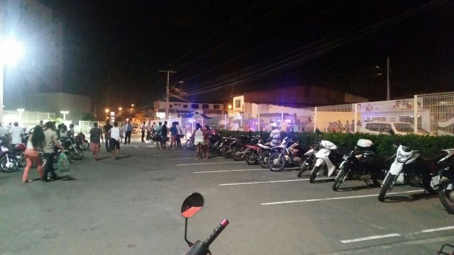 Feira: jovem morre e outro fica ferido após serem baleados em estacionamento de shopping