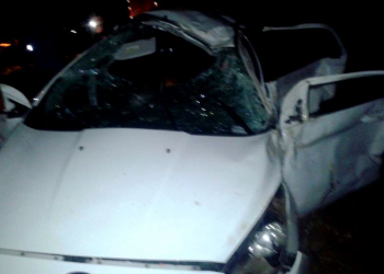 Riachão do Jacuípe: Fiesta capota na BR 324 deixa um pessoa morta e três feridas