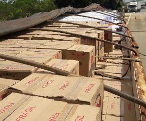 Caminhão com 3,5 mil caixas de vodka e cachaça é apreendido na BA