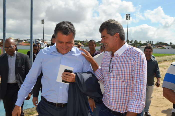 Governador entrega obras em Serrinha e reforça a agricultura familiar na região; Gika Lopes agradece