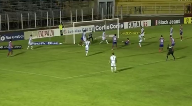 Bahia se livra da derrota contra o Luverdense com gol aos 49 min do segundo tempo