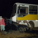 Homem morre após invadir contramão e bater em ônibus com 22 passageiros
