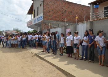 Riachão do Jacuípe: manifestantes pedem agilidade da justiça para descobrir e prender o assassino da professora Ienata Rios