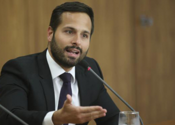 De saída do governo, ex-ministro acusa Geddel de pressão para liberar obra