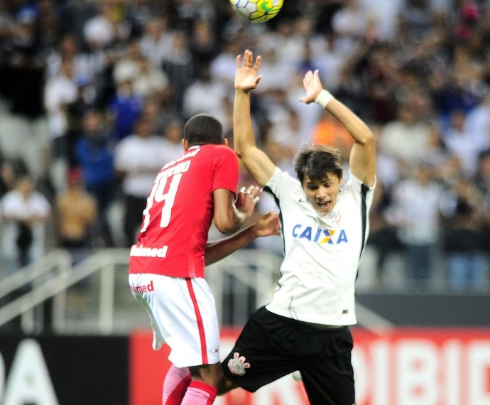 Derrota do Inter deixou o Vitória mais perto de se livrar do rebaixamento