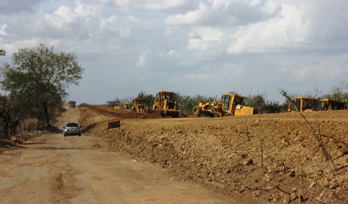 Vários pontos da obra foram feitos desvios
