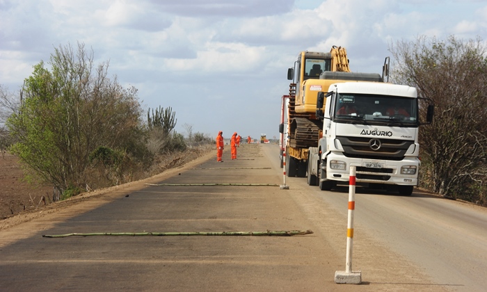 Base já permite que os veículos trafeguem normalmente, mas é preciso cuidado por não ter ainda sinalização