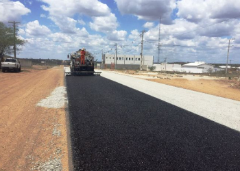 Trecho da BA 120 Riachão – Coité começa a receber camada de asfalto