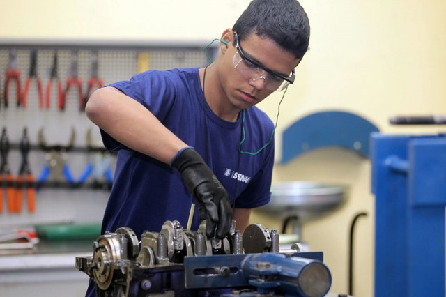 Senai abre inscrições para cursos técnicos com bolsas para quem fez o Enem