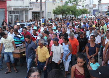 Coité – Muita comoção marca sepultamento do corpo de Mauricio Rangel