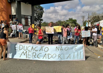 Professores da Uefs não aprovam greve, mas seguem mobilizados