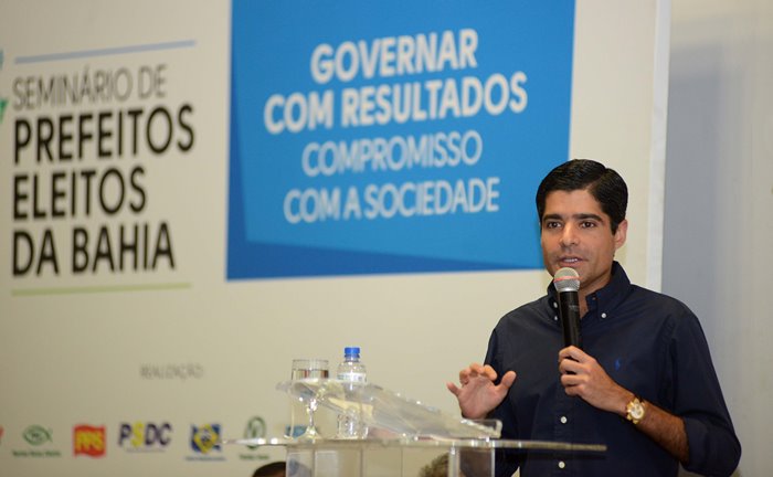 ACM Neto recomenda que novos prefeitos apertem o cinto