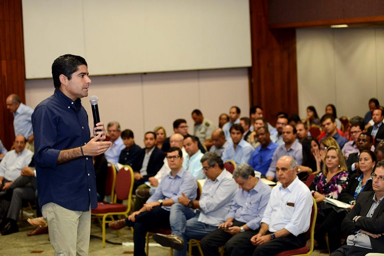 ACM Neto recomenda que novos prefeitos apertem o cinto