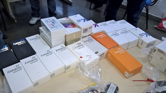 Polícia apreende 200 celulares sem nota fiscal em lojas de Feira de Santana