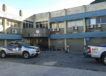 Adolescente de 15 anos é acusada de matar a mãe a facadas e atear fogo no corpo
