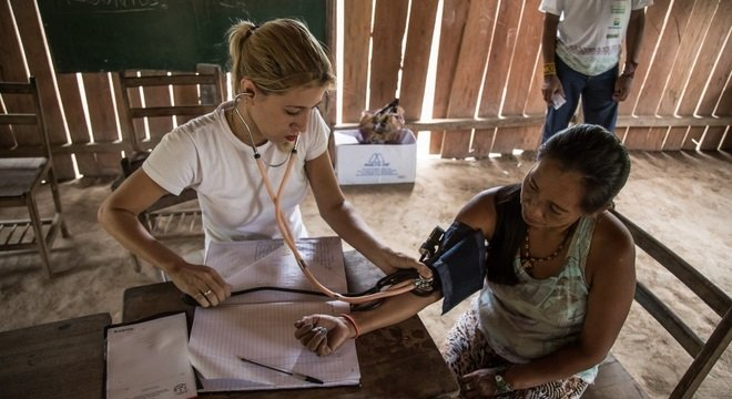 Mais Médicos é estendido por mais 3 anos e quer trocar cubanos por brasileiros