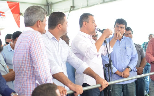 Com aproximação das mudanças de gestões, “caras” novas apareceram no palanque do governador em Serrinha