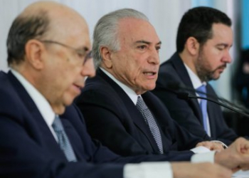 Governo anuncia projeto de lei que permite jornada de trabalho de até 12 horas