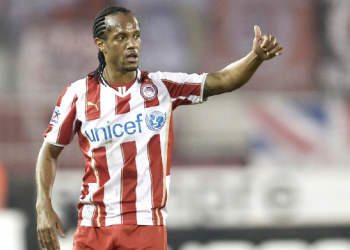 Vitória contrata lateral Leandro Salino
