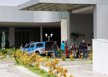 Funcionária baleada em prédio da Caixa na Paralela morre em hospital