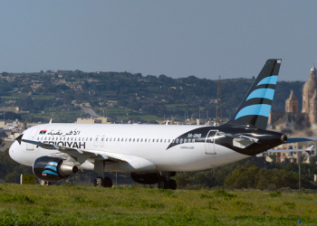 Sequestradores ameaçam explodir avião líbio com 118 a bordo após desvio de rota