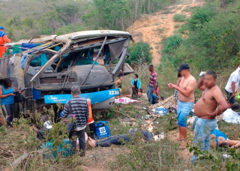 Acidente com ônibus deixa mortos na BR-116, no sudoeste na Bahia