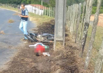 Motociclista morre após colidir com poste em Amélia Rodrigues