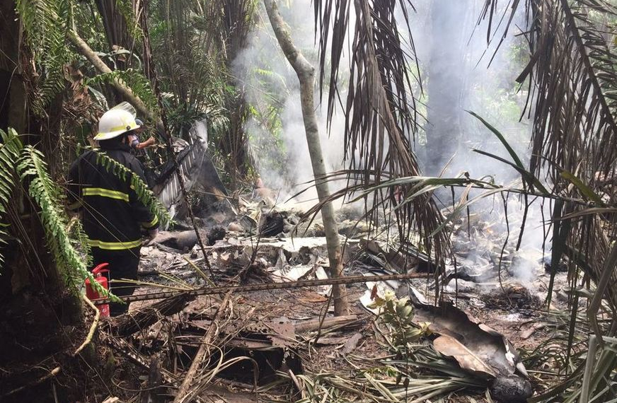 Avião de pequeno porte cai em Manaus; cinco morrem e um homem sobrevive