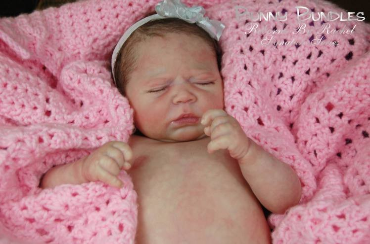 Mulher que cria bonecas hiper-realistas é suspeita de ‘tráfico humano’