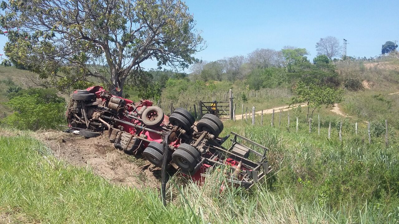Motorista de empresa de escolta morre ao colidir com caminhão na BA 052 (Estrada da Feijão)