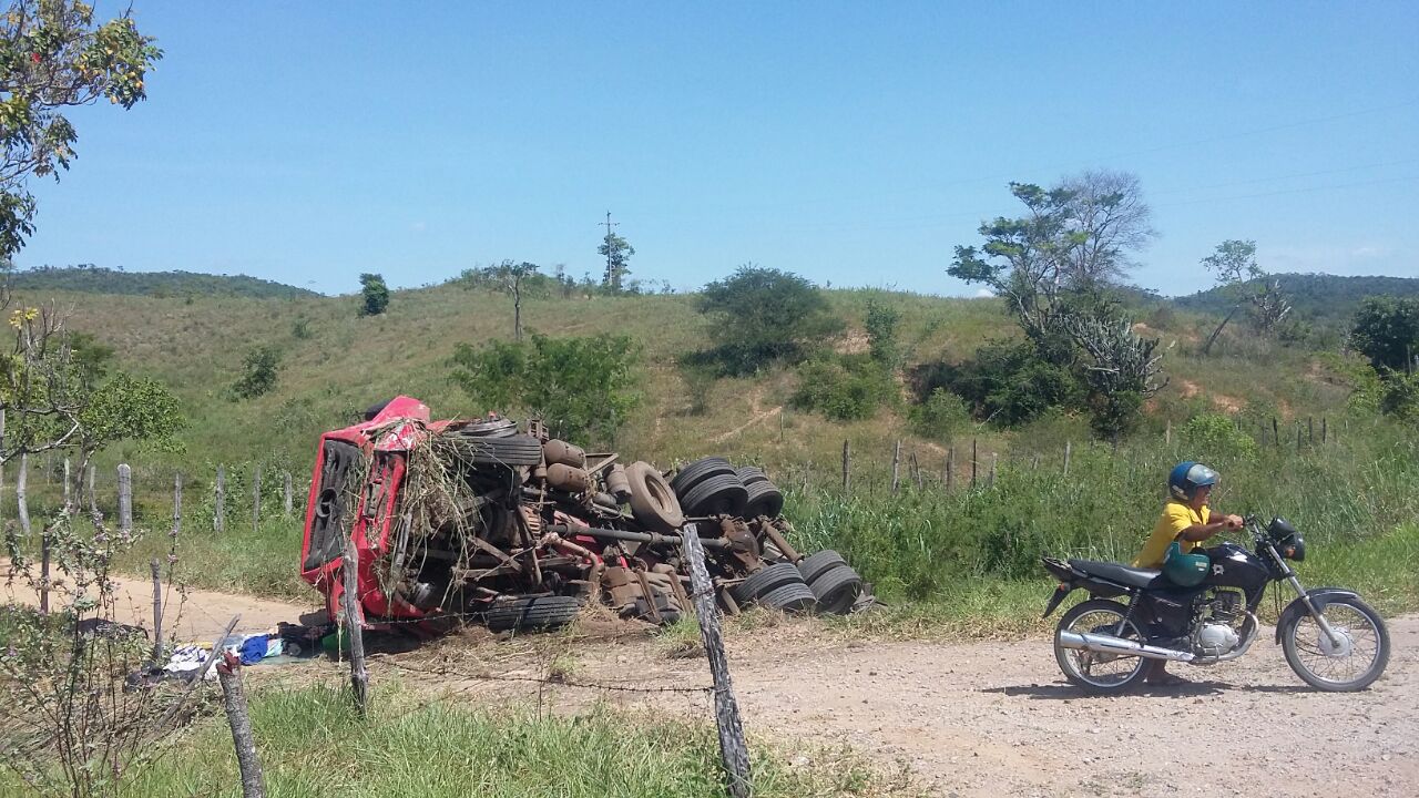 Motorista de empresa de escolta morre ao colidir com caminhão na BA 052 (Estrada da Feijão)
