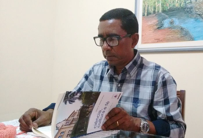 Poeta coiteense Carlos Neves rende homenagem ao Chapecoense com belo Poema