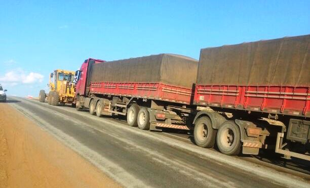 Trânsito de veículos pesados preocupa construtora que vem trabalhando na recuperação da BA 120