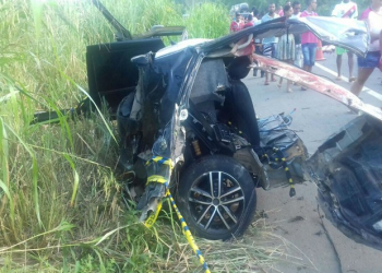 Quatro morrem após colisão entre carro e caminhão tanque na BR 101
